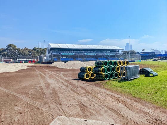 March 14, 2022: MELBOURNE, AUSTRALIA - MARCH 14 2022: Track build and preparations for the 2022 Formula 1 Australian Grand Prix to be held on April 7-10 2022. - ZUMAp121 20220314_zsp_p121_027 Copyright: xChrisxPutnamx