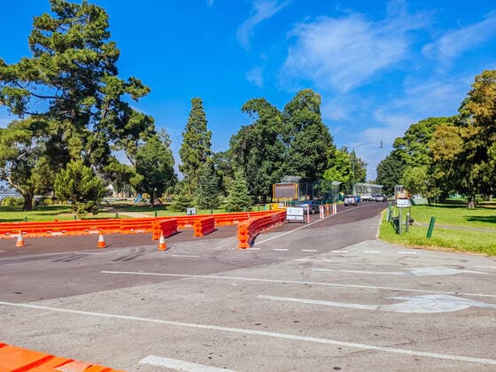 March 14, 2022: MELBOURNE, AUSTRALIA - MARCH 14 2022: Track build and preparations for the 2022 Formula 1 Australian Grand Prix to be held on April 7-10 2022. - ZUMAp121 20220314_zsp_p121_031 Copyright: xChrisxPutnamx