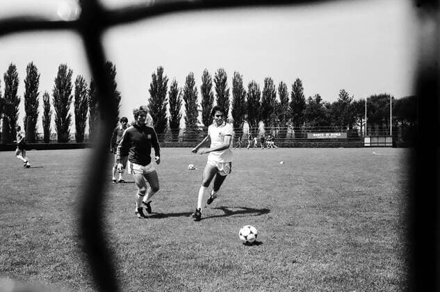 12.06.80 EM 1980 Italien DFB Quartier Trainingscamp Rom Italien, Rom, 12.06.1980, Fussball, UEFA EURO, EM, Europameisterschaft,Fussball EM 1980 in Italien, DFB Quartier Trainingscamp Rom: v.l. Karlheinz Förster, Hansi Müller. *** 12 06 80 EM 1980 Italy DFB Quarter Training Camp Rome Italy, Rome, 12 06 1980, Football, UEFA Euro EM 1980 in Italy, DFB Quarter Training Camp Rome v l Karlheinz Förster, Hansi Müller
