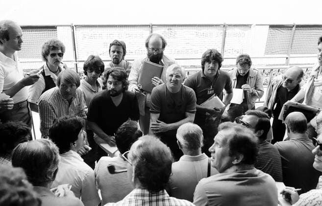 12.06.80 EM 1980 Italien DFB Quartier Trainingscamp Rom Italien, Rom, 12.06.1980, Fussball, UEFA EURO, EM, Europameisterschaft,Fussball EM 1980 in Italien, DFB Quartier Trainingscamp Rom: Jupp Derwall (Trainer) mit Journalisten bei einer Pressekonferenz Interview. *** 12 06 80 EM 1980 Italy DFB quarters training camp Rome Italy, Rome, 12 06 1980, football, UEFA Euro EM 1980 in Italy, DFB quarters training camp Rome Jupp Derwall coach with journalists at a press conference interview