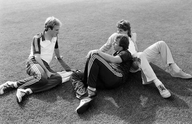 12.06.80 EM 1980 Italien DFB Quartier Trainingscamp Rom Italien, Rom, 12.06.1980, Fussball, UEFA EURO, EM, Europameisterschaft,Fussball EM 1980 in Italien, DFB Quartier Trainingscamp Rom: v.l. Karl-Heinz Rummenigge, Bernard Dietz, Harald Toni Schumacher. *** 12 06 80 EM 1980 Italy DFB Quarter Training Camp Rome Italy, Rome, 12 06 1980, Football, UEFA Euro EM 1980 in Italy, DFB Quarter Training Camp Rome f l Karl Heinz Rummenigge, Bernard Dietz, Harald Toni Schumacher