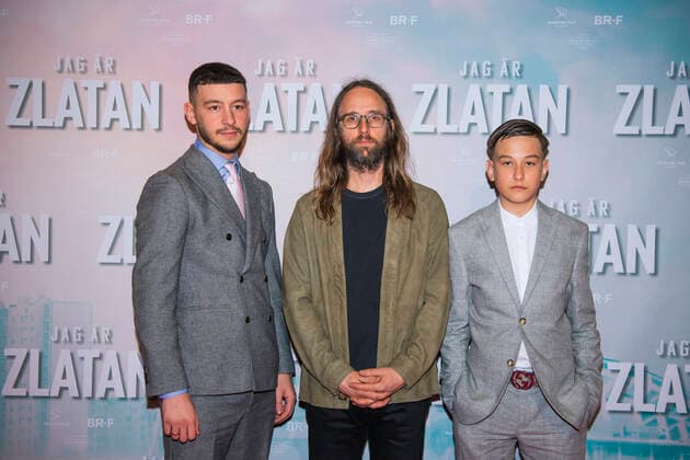 220314 Granit Rushiti, regissören Jens Sjögren och Dominic Andersson Bajraktari ankommer till galapremiär av filmen Jag är Zlatan den 14 mars 2022 i Stockholm. Copyright: JONATHANxNÄCKSTRAND BB220314JN009