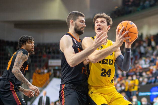 Ethan Happ (MHP Riesen Ludwigsburg, 24), GER, MHP Riesen Ludwigsburg vs. Galatasaray Nef, Basketball, Champions League, Best of 16, Spielzeit 2021 2022, 14.03.2022, GER, MHP Riesen Ludwigsburg vs. Galatasaray Nef, Basketball, Champions League, Best of 16, Spielzeit 2021 2022, 14.03.2022 Ludwigsburg Copyright: xEibner-Pressefoto SaschaxWaltherx EP_EER