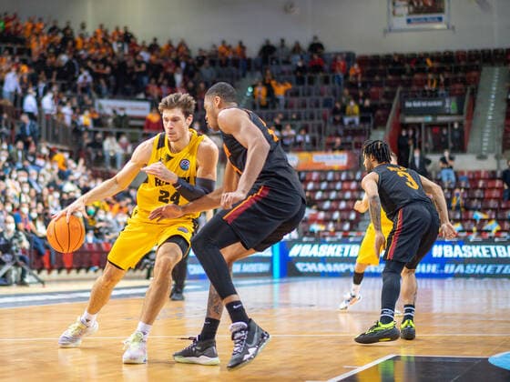 Ethan Happ (MHP Riesen Ludwigsburg, 24), GER, MHP Riesen Ludwigsburg vs. Galatasaray Nef, Basketball, Champions League, BCL, Best of 16, 2021 2022, 14.03.2022, GER, MHP Riesen Ludwigsburg vs. Galatasaray Nef, Basketball, Champions League, BCL, Best of 16, 2021 2022, 14.03.2022 Ludwigsburg Copyright: xSaschaxWaltherx BCL_MHP_SWA