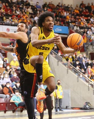 Ludwigsburg , Basketball Champions League Top 16 , MHP Riesen Ludwigsburg vs. Galatasaray Nef , Justin Simon ( Riesen )