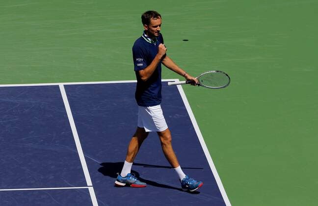 Mandatory Credit: Photo by Ella Ling Shutterstock (12845056b) Daniil Medvedev of Russia celebrates BNP Paribas Open, Tennis, Day 6, Indian Wells Tennis Garden, California, USA - 14 Mar 2022 BNP Paribas Open, Tennis, Day 6, Indian Wells Tennis Garden, California, USA - 14 Mar 2022 Copyright: xEllaxLing Shutterstockx 12845056b