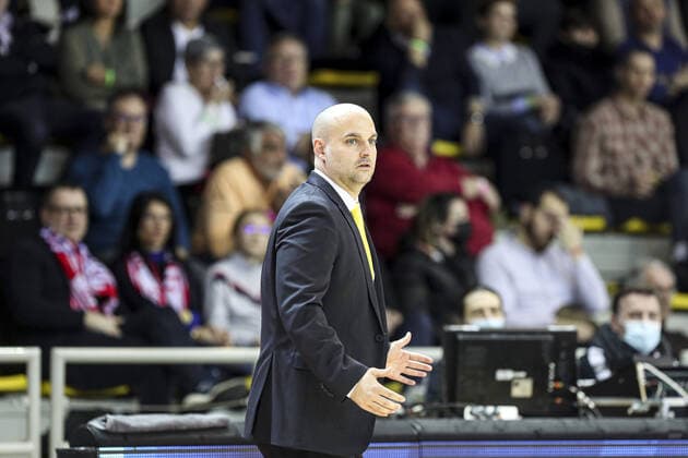 Milos Konakov (Coach) SIG Strasbourg vs Falco Szombathely. Basketball Champions League - 14-03-2022 ElyxandroCegarra Panoramic 