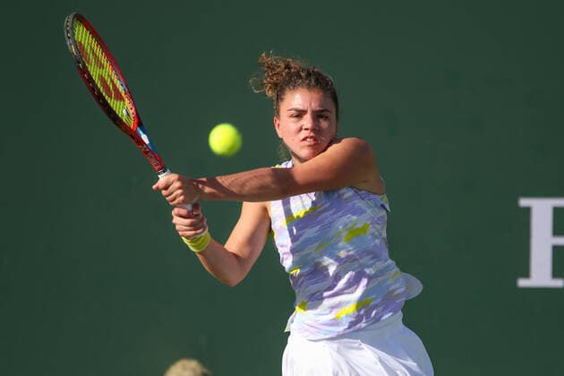 INDIAN WELLS, CA - MARCH 14: Jasmine Paolini (ITA) hits a backhand during the BNP Paribas Open on March 14, 2022 at Indian Wells Tennis Garden in Indian Wells, CA. (Photo by George Walker Icon Sportswire) TENNIS: MAR 14 BNP Paribas Open Icon220314056
