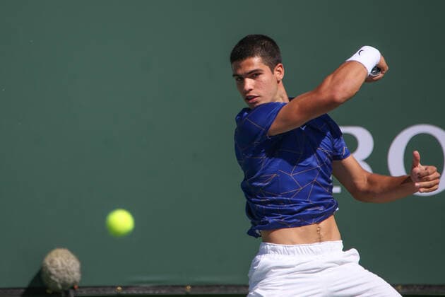 INDIAN WELLS, CA - MARCH 14: Carlos Alcaraz (ESP) hits a forehand during the BNP Paribas Open on March 14, 2022 at Indian Wells Tennis Garden in Indian Wells, CA. (Photo by George Walker Icon Sportswire) TENNIS: MAR 14 BNP Paribas Open Icon220314011