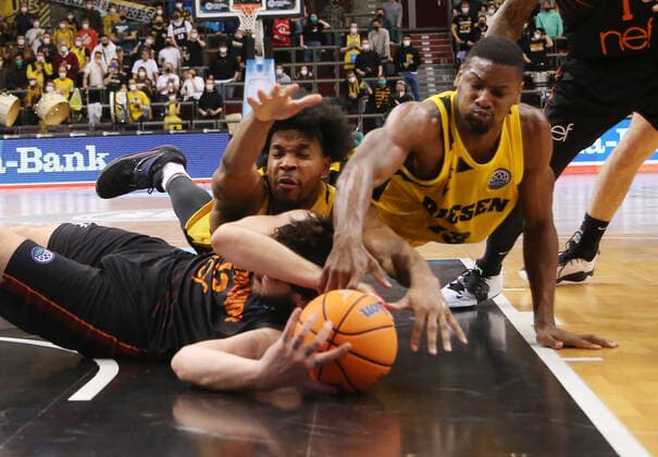 V.li. Justin Simon (Riesen) , Yorman Polas Bartolo (Riesen) . MHP Riesen Ludwigsburg vs. Galatasaray Nef. Basketball-Champions League 2021-2022. Ludwigsburg , GER, 14.03.2022,