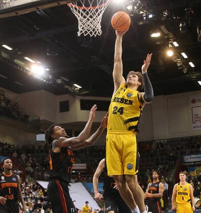 Ethan Rapp (Riesen, rechts) . MHP Riesen Ludwigsburg vs. Galatasaray Nef. Basketball-Champions League 2021-2022. Ludwigsburg , GER, 14.03.2022,