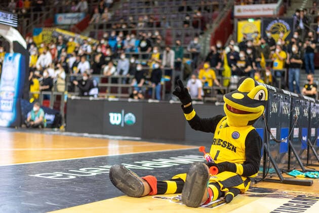 Lurchi das Maskottchen, GER, MHP Riesen Ludwigsburg vs. Galatasaray Nef, Basketball, Champions League, Best of 16, Spielzeit 2021 2022, 14.03.2022, GER, MHP Riesen Ludwigsburg vs. Galatasaray Nef, Basketball, Champions League, Best of 16, Spielzeit 2021 2022, 14.03.2022 Ludwigsburg Copyright: xEibner-Pressefoto SaschaxWaltherx EP_EER