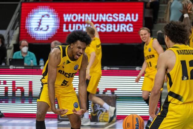 Justin Simon (MHP Riesen Ludwigsburg, 05), GER, MHP Riesen Ludwigsburg vs. Galatasaray Nef, Basketball, Champions League, Best of 16, Spielzeit 2021 2022, 14.03.2022, GER, MHP Riesen Ludwigsburg vs. Galatasaray Nef, Basketball, Champions League, Best of 16, Spielzeit 2021 2022, 14.03.2022 Ludwigsburg Copyright: xEibner-Pressefoto SaschaxWaltherx EP_EER