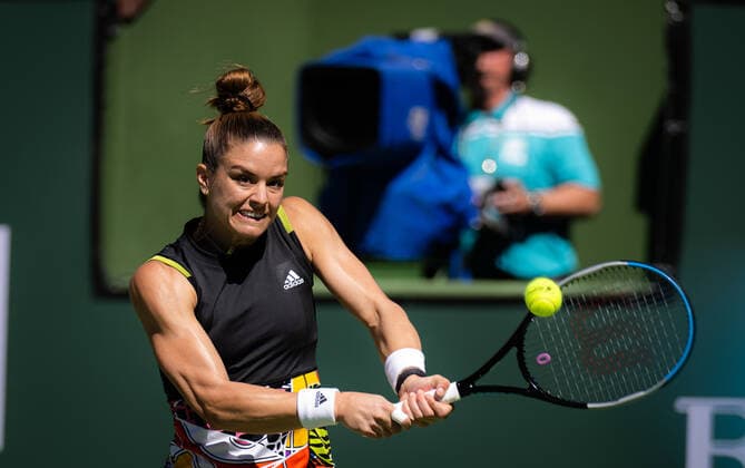 March 14, 2022, INDIAN WELLS, CALIFORNIA, UNITED STATES: Maria Sakkari of Greece in action during the third round of the 2022 BNP Paribas Open WTA, Tennis Damen 1000 tennis tournament against Petra Kvitova of the Czech Republic INDIAN WELLS UNITED STATES - ZUMAa181 20220314_zaa_a181_006 Copyright: xRobxPrangex