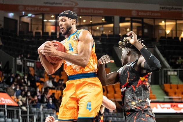 Jaron Blossomgame (Ratiopharm Ulm 04), Khalifa Diop (CB Gran Canaria, 18) GER, Ratiopharm Ulm vs. Gran Canaria, 7DAYS Eurocup Basketball, 15.Spieltag, 15.03.2022 Ratiopharm Ulm vs. Gran Canaria, 7 Days Eurocup Basketball, 15.Spieltag Neu-Ulm Copyright: xEibner-Pressefoto RogerxBuerkex EP_EER