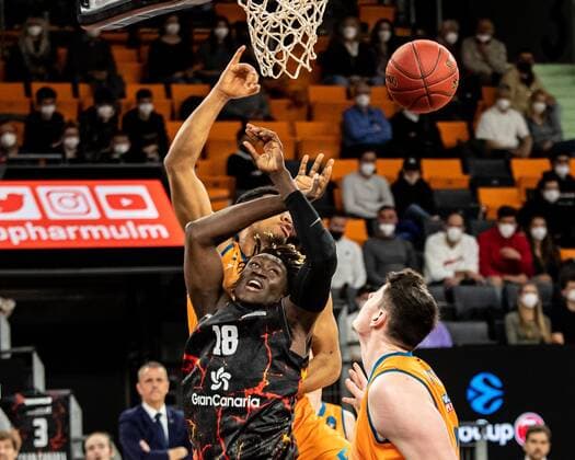 Khalifa Diop (CB Gran Canaria, 18), Nicolas Bretzel (Ratiopharm Ulm 13) GER, Ratiopharm Ulm vs. Gran Canaria, 7DAYS Eurocup Basketball, 15.Spieltag, 15.03.2022 Ratiopharm Ulm vs. Gran Canaria, 7 Days Eurocup Basketball, 15.Spieltag Neu-Ulm Copyright: xEibner-Pressefoto RogerxBuerkex EP_EER