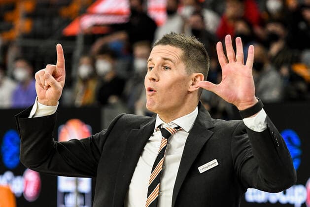 GER, EuroCup, ratiopharm Ulm vs Herbalife Gran Canaria 15.03.2022, ratiopharm arena, Neu-Ulm, GER, EuroCup, ratiopharm Ulm vs Herbalife Gran Canaria, im Bild Jaka Lakovic (Ulm) gibt lautstark Anweisungen, Emotion