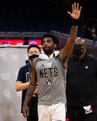 Orlando, Florida, March 15th 2022: Kyrie Irving (11 Brooklyn Nets) thanks the fans during the National Basketball Association game between Orlando Magic and Brooklyn Nets at Amway Center in Orlando, Florida. Andrea Vilchez SPP Orlando Magic v Brooklyn Nets - National Basketball Association - Amway Center 