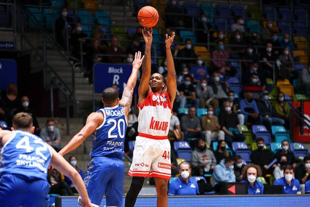 Frankfurt 16.03.2022 xjfx Basketball BBL Bundesliga, Fraport Frankfurt Skyliners - s.Oliver Würzburg emspor, emonline v.l., Rasheed Moore (Fraport Skyliners Frankfurt), Wiliam Buford (s.Oliver Würzburg ) Copyright: JoaquimxFerreira