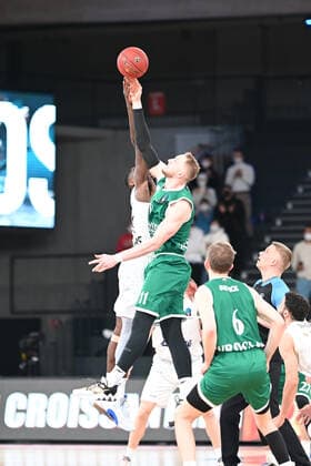 Basketball I Herren I Saison 2021-2022 I EuroCup I 15. Spieltag I Hamburg Towers - Slask Wroclaw I 16.03.2022 Anpfiff: hier: Eddy Edigin (17, Hamburg Towers) und Aleksander Dziewa (11, Slask Wroclaw) Hamburg-Wilhelmsburg edel-optics.de Arena Hamburg Deutschland Copyright: xLobeca FelixxSchlikisx