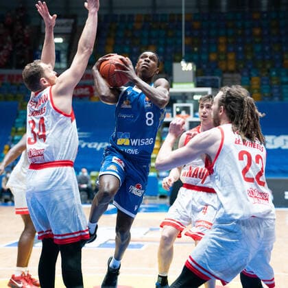 16.03.2022, xsltx, Basketball BBL Bundesliga, Frankfurt Skyliners - s.Oliver Wuerzburg emspor, v.l. Felix Hoffmann - (C) Forward (s.Oliver Würzburg), Brancou Badio - Point Guard (Fraport Skyliners), Craig Moller - PF Center (s.Oliver Würzburg) (DFL DFB REGULATIONS PROHIBIT ANY USE OF PHOTOGRAPHS as IMAGE SEQUENCES and or QUASI-VIDEO) Frankfurt am Main