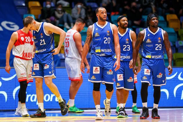 Frankfurt 16.03.2022 xjfx Basketball BBL Bundesliga, Fraport Frankfurt Skyliners - s.Oliver Würzburg emspor, emonline v.l., Lorenz Brenneke (Fraport Skyliners Frankfurt), Rasheed Moore (Fraport Skyliners Frankfurt), Quantez Robertson (Fraport Skyliners Frankfurt), Will Cherry (Fraport Skyliners Frankfurt) enttaeuscht, enttaeuscht schauend, dissapointed, traurig, frustriert, frust, gefrustet Copyright: JoaquimxFerreira