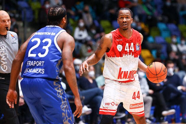 Frankfurt 16.03.2022 xjfx Basketball BBL Bundesliga, Fraport Frankfurt Skyliners - s.Oliver Würzburg emspor, emonline v.l., Quantez Robertson (Fraport Skyliners Frankfurt), Wiliam Buford (s.Oliver Würzburg ) Copyright: JoaquimxFerreira