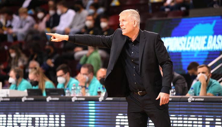 16.03.2022, Deutschland, Ludwigsburg, Basketball Champions League, MHP Riesen Ludwigsburg vs. Hapoel U-net Holon, MhP Trainer John Patrick