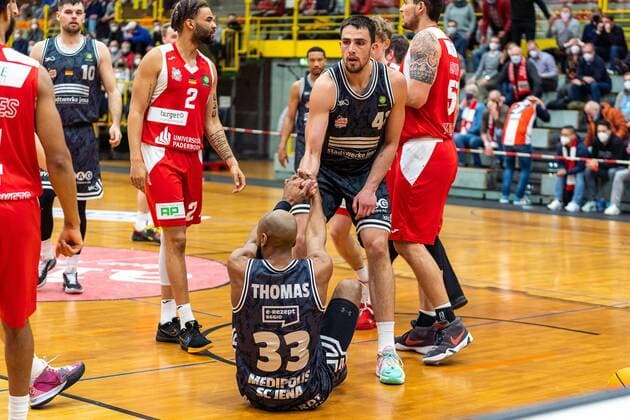 Brandon Thomas (Medipolis SC Jena, 33) Alex Herrera (Medipolis SC Jena, 41) GER, Uni Baskets Paderborn vs. Medipolis SC Jena, Basketball, 2. Bundesliga ProA, Spielzeit 2021 2022, 23. Spieltag, 16.03.2022 Uni Baskets Paderborn vs. Medipolis SC Jena, Basketball, 2. Bundesliga ProA, Spielzeit 2021 2022, 23. Spieltag, 16.03.2022 Paderborn Copyright: xEibner-Pressefoto BahhoxKarax EP_BKA