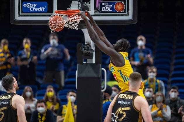 Basketball Berlin 16.03.2022 Saison 2021 2022 1. Bundesliga easyCredit BBL Alba Berlin - Basketball Löwen Braunschweig Christ Koumadje (Alba Berlin, No.21)