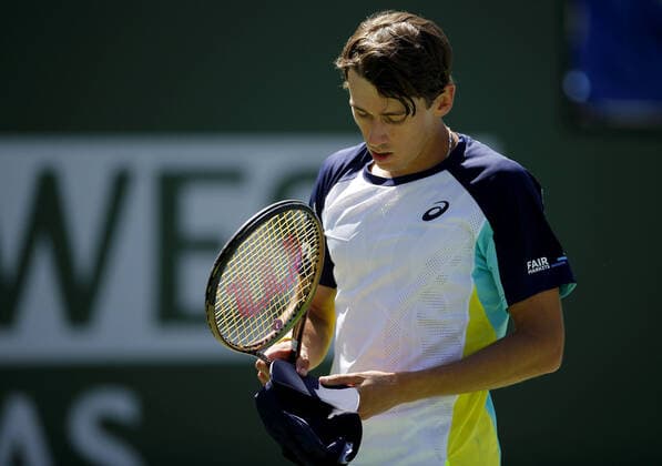 Mandatory Credit: Photo by Ella Ling Shutterstock (12845061r) Alex de Minaur of Australia frustrated BNP Paribas Open, Tennis, Day 8, Indian Wells Tennis Garden, California, USA - 16 Mar 2022 BNP Paribas Open, Tennis, Day 8, Indian Wells Tennis Garden, California, USA - 16 Mar 2022 Copyright: xEllaxLing Shutterstockx 12845061r