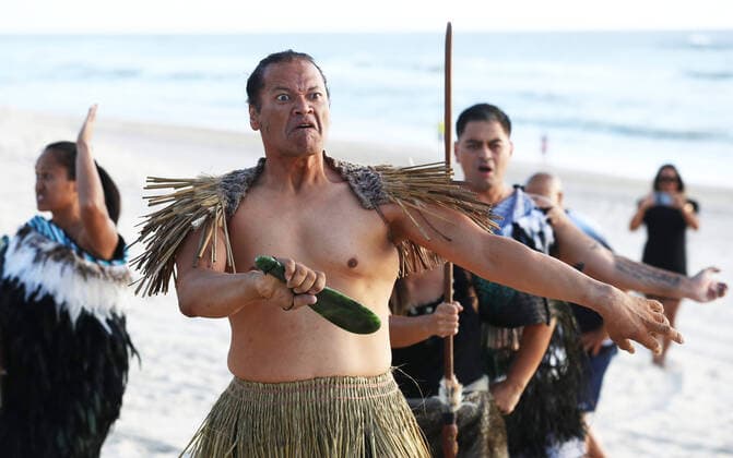 Bilder des Jahres 2022, Sport 03 März Sport Themen der Woche KW11 Sport Bilder des Tages BIRMINGHAM 2022 QUEEN S BATON RELAY AUSTRALIA, Te Oho Wairua Maori performers at the Queen s Baton Relay as part of the 2022 Commonwealth Games at Kurrawa on the Gold Coast, Thursday, March 17, 2022. ( NO ARCHIVING, EDITORIAL USE ONLY, NO USE IN BOOKS WITHOUT CONSENT BRISBANE QLD AUSTRALIA  Copyright: xJASONxO BRIENx 20220317001636299707