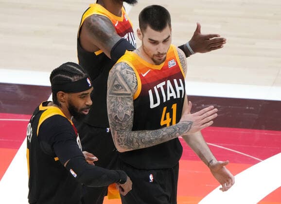Utah Jazz forward Juancho Hernangomez (41) talks to Utah Jazz guard Mike Conley (11) during an NBA, Basketball Herren, USA game between Utah Jazz and Chicago Bulls, in Vivint Smart Home Arena in Salt Lake City, Utah, USA, 16 March 2022. Utah Jazz - Chicago Bulls !ACHTUNG: NUR REDAKTIONELLE NUTZUNG!  Copyright: xGEORGExFREYx AME3841 20220317-f2668d37d2fe1430c06901c2d6ba9791a23c65ae