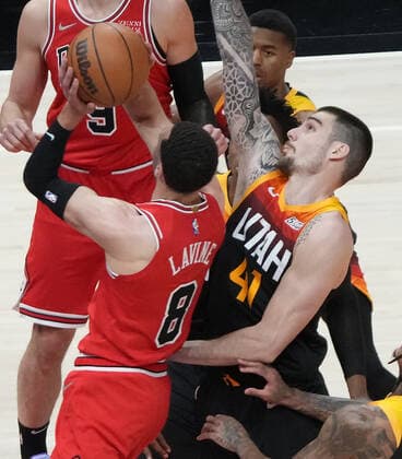 Utah Jazz forward Juancho Hernangomez is in action against Chicago Bulls guard Zach LaVine (8) during an NBA, Basketball Herren, USA game in Vivint Smart Home Arena in Salt Lake City, Utah, USA, 16 March 2022. Utah Jazz - Chicago Bulls !ACHTUNG: NUR REDAKTIONELLE NUTZUNG!  Copyright: xGEORGExFREYx AME3839 20220317-e0224225e2c330db740d039c1415fa8d20eaf9e8