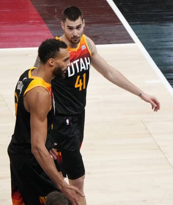 Utah Jazz forward Juancho Hernangomez (41) talks to Utah Jazz center Rudy Gobert (27) during an NBA, Basketball Herren, USA game between Utah Jazz and Chicago Bulls, in Vivint Smart Home Arena in Salt Lake City, Utah, USA, 16 March 2022. Utah Jazz - Chicago Bulls !ACHTUNG: NUR REDAKTIONELLE NUTZUNG!  Copyright: xGEORGExFREYx AME3847 20220317-a88da1727ed269cb0bb7a7792f457ee1a236cf5d