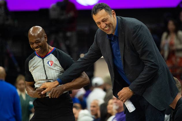 March 16, 2022, Sacramento, CA, USA: Former Sacramento Kings Vlade Divac jokes with official Tom Washington before a game at the Golden 1 Center in Sacramento, Wednesday, March 16, 2022. Sacramento USA - ZUMAj89_ 20220316_zaf_j89_002 Copyright: xPaulxKitagakixJr.x