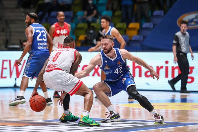 Callison Charles,(s. Oliver Wuerzburg), Ponitka Marcel,(Fraport Skyliners, 42), , GER,Basketball, BBL, Fraport Skyliners gegen Niners Chemnitz,27.12.2021, Frankfurt Copyright: xEibner-Pressefoto UlrichxScherbax EP_usm