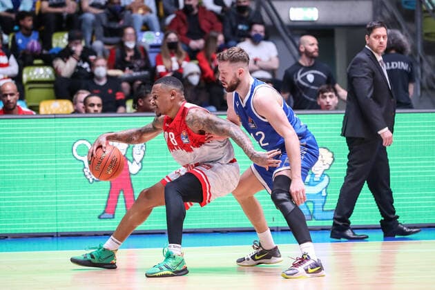 Callison Charles,(s. Oliver Wuerzburg), Ponitka Marcel,(Fraport Skyliners, 42), , GER,Basketball, BBL, Fraport Skyliners gegen Niners Chemnitz,27.12.2021, Frankfurt Copyright: xEibner-Pressefoto UlrichxScherbax EP_usm