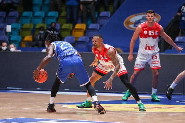Cherry Will,(Fraport Skyliners, 29)Callison Charles,(s. Oliver Wuerzburg), , GER,Basketball, BBL, Fraport Skyliners gegen Niners Chemnitz,27.12.2021, Frankfurt Copyright: xEibner-Pressefoto UlrichxScherbax EP_usm