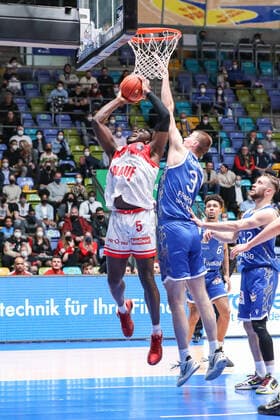 Abu Abdul Malik,(s. Oliver Wuerzburg), Haarms Matt,(Fraport Skyliners, 3), , GER,Basketball, BBL, Fraport Skyliners gegen Niners Chemnitz,27.12.2021, Frankfurt Copyright: xEibner-Pressefoto UlrichxScherbax EP_usm