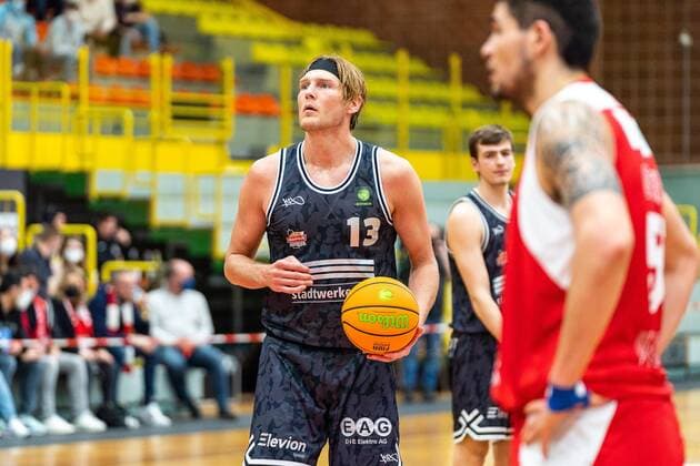 Clint Chapman (Medipolis SC Jena, 13) war mit 19 Punkten Topscorer von Jena bei der Niederlage in Paderborn GER, Uni Baskets Paderborn vs. Medipolis SC Jena, Basketball, 2. Bundesliga ProA, Spielzeit 2021 2022, 23. Spieltag, 16.03.2022 Uni Baskets Paderborn vs. Medipolis SC Jena, Basketball, 2. Bundesliga ProA, Spielzeit 2021 2022, 23. Spieltag, 16.03.2022 Paderborn Copyright: xEibner-Pressefoto BahhoxKarax EP_BKA