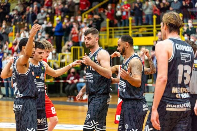 Julius Wolf (Medipolis SC Jena, 10) Vuk Radojicic (Medipolis SC Jena, 44) Rayshawn Simmons (Medipolis SC Jena, 11) DaVontà Lacy (Medipolis SC Jena, 1) Clint Chapman (Medipolis SC Jena, 13) GER, Uni Baskets Paderborn vs. Medipolis SC Jena, Basketball, 2. Bundesliga ProA, Spielzeit 2021 2022, 23. Spieltag, 16.03.2022 Uni Baskets Paderborn vs. Medipolis SC Jena, Basketball, 2. Bundesliga ProA, Spielzeit 2021 2022, 23. Spieltag, 16.03.2022 Paderborn Copyright: xEibner-Pressefoto BahhoxKarax EP_BKA
