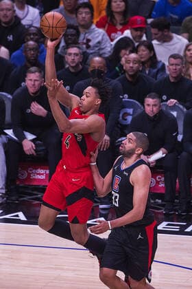 March 16, 2022, Los Angeles, California, USA: Scottie Barnes 4 of the Toronto Raptors jumps to pass the ball as Nicolas Batum 33 of the Los Angeles Clippers holds onto him during their NBA, Basketball Herren, USA game on Wednesday March 16, 2022 at the Crypto.com Arena in Los Angeles, California. Clippers lose to Raptors, 100-103. ARIANA RUIZ PI Los Angeles USA - ZUMAp124 20220316_zaa_p124_029 Copyright: xArianaxRuizx
