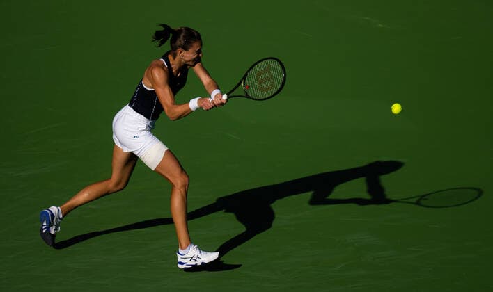 March 16, 2022, INDIAN WELS, CALIFORNIA, UNITED STATES: Petra Martic of Croatia in action during the quarter-final of the 2022 BNP Paribas Open WTA, Tennis Damen 1000 tennis tournament against Simona Halep of Romania INDIAN WELS UNITED STATES - ZUMAa181 20220316_zaa_a181_026 Copyright: xRobxPrangex