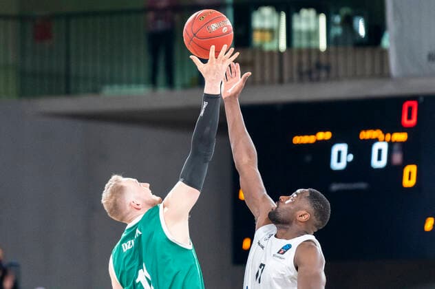 Tipoff Hamburg Towers vs. Slask Wroclaw, Basketball, Eurocup, Gruppenphase, Spieltag 15, Saison 2021 2022, 16.03.2022 Marcel von Fehrn Hamburg Towers vs. Slask Wroclaw, Basketball, Eurocup, Gruppenphase, Spieltag 15, Saison 2021 2022, 16.03.2022 Hamburg Copyright: xEibnerxPressefoto MarcelxvonxFehrnx EP_MFN