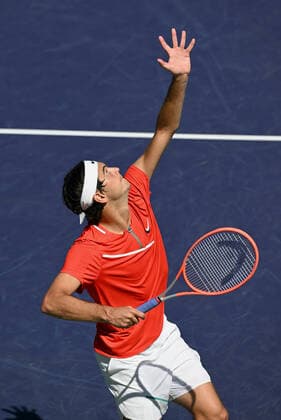 INDIAN WELLS, CA - MARCH 16: Taylor Fritz of the United States serving during a tennis match played on March 16, 2022 at the BNP Paribas Open at the Indian Wells Tennis Garden in Indian Wells, CA. (Photo by John Cordes Icon Sportswire) TENNIS: MAR 16 BNP Paribas Open Icon506220316059