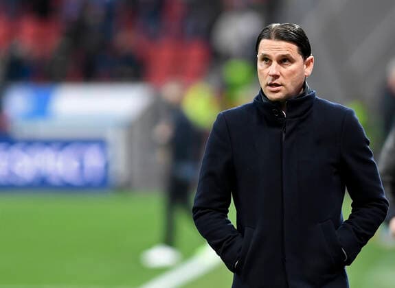 17.03.2022, Leverkusen, Deutschland, BayArena, Bayer 04 Leverkusen vs. Atalanta Bergamo - UEFA Europa League - Achtelfinale, Trainer Gerardo Seoane (Bayer 04 Leverkusen) schaut (Foto Ralf Treese) Leverkusen BayArena Nordrhein-Westfalen Deutschland
