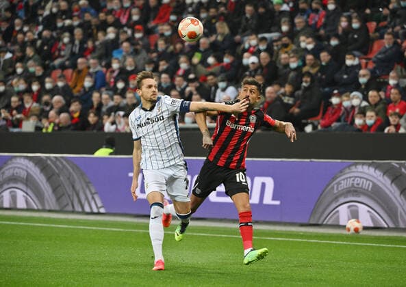 Kerem Demirbay (Bayer Leverkusen), re., gegen Rafael Toloi (Atalanta Bergamo) 17.03.2022, Fussball GER, UEFA Europa League 2021 22, Achtelfinale, Bayer 04 Leverkusen - Atalanta Bergamo, Foto: Maik Hölter TEAM2sportphoto Leverkusen Nordrhein Westfalen Deutschland