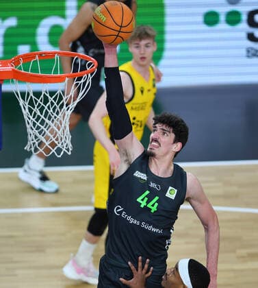 Basketball 2. Bundesliga 2020 2021 22. Spieltag in der Paul Horn Arena Tigers Tuebingen - Team Ehinge Urspring 17.03.2022 Bernat Sanchez (Team Ehinge Urspring)
