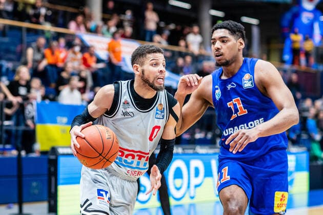 BB-1BL Syntainics MBC - JobStairs Giessen 46er Kendale Deshawn Mccullum (46er), Kostja Mushidi (Syntainics MBC) waehrend der Begegnung Saison 2021-2022 (Herren) in der EasyCredit Bundesliga zwischen Syntainics MBC und JobStairs Giessen 46er in der Stadthalle Weissenfels am 17. March 2022 in Weissenfels, Sachsen Anhalt, Deutschland